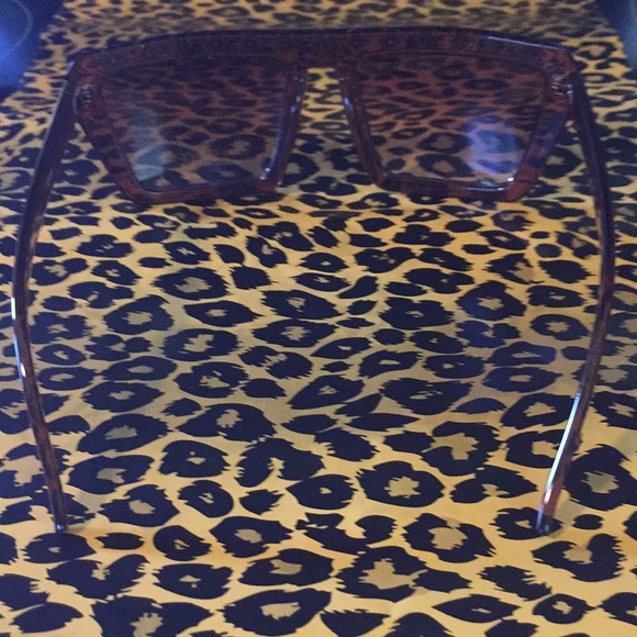 Studded sunglasses - Picture 3 of 3